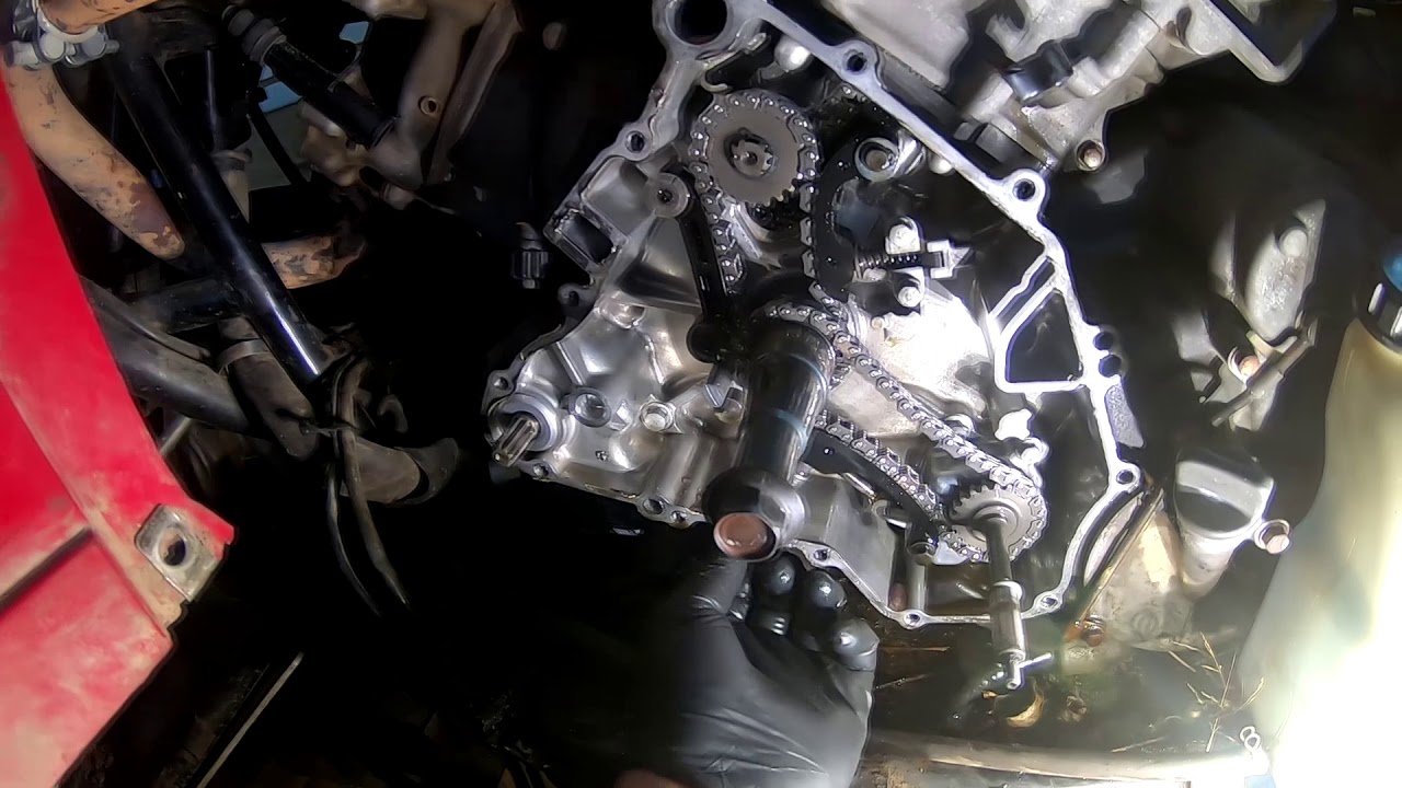 Kawasaki Brute Force 750 wymiana 4 łańcuchów rozrządu. Silniki V8 na łańcuchu wymiękają budową.